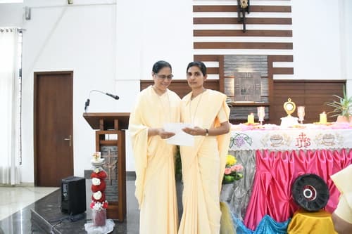 gallery collections rounded rounded-3